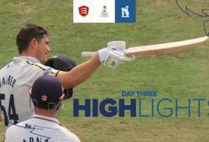 Ethan Bamber hits maiden first-class century | Essex vs Warwickshire | Day 3 highlights